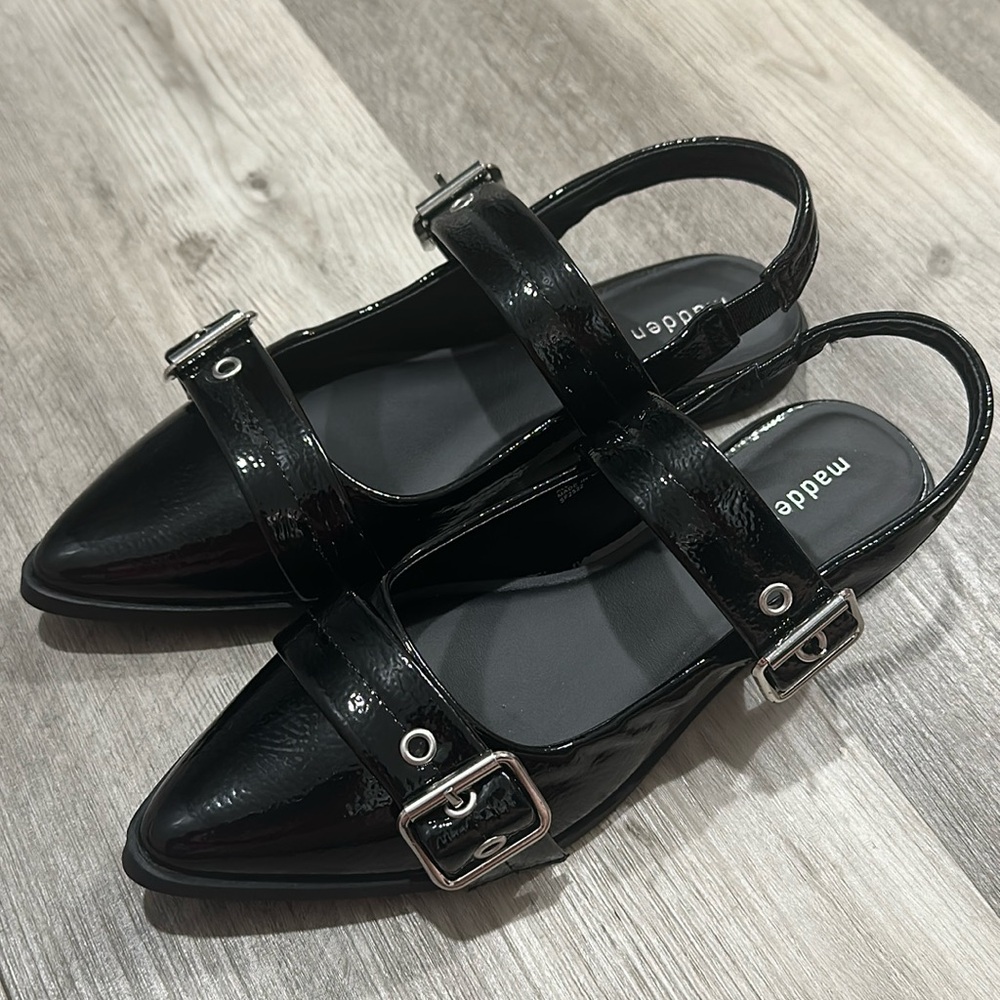 Steve madden double belt flat.